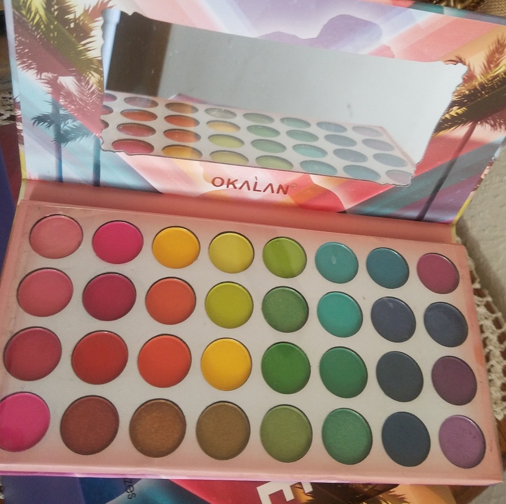 OKALAN.. eye shadow pallet